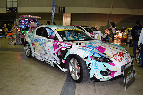 画像：レーシングミクRX-8