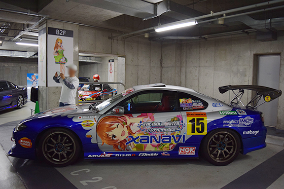 画像：荒木比奈痛車