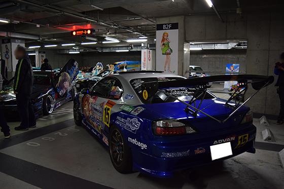 画像：荒木比奈痛車