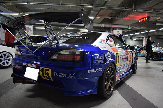 画像：荒木比奈痛車