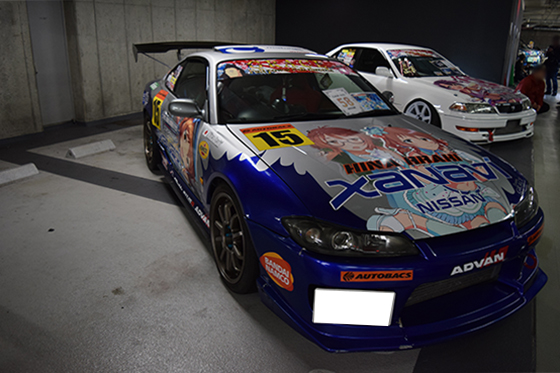 画像：荒木比奈痛車